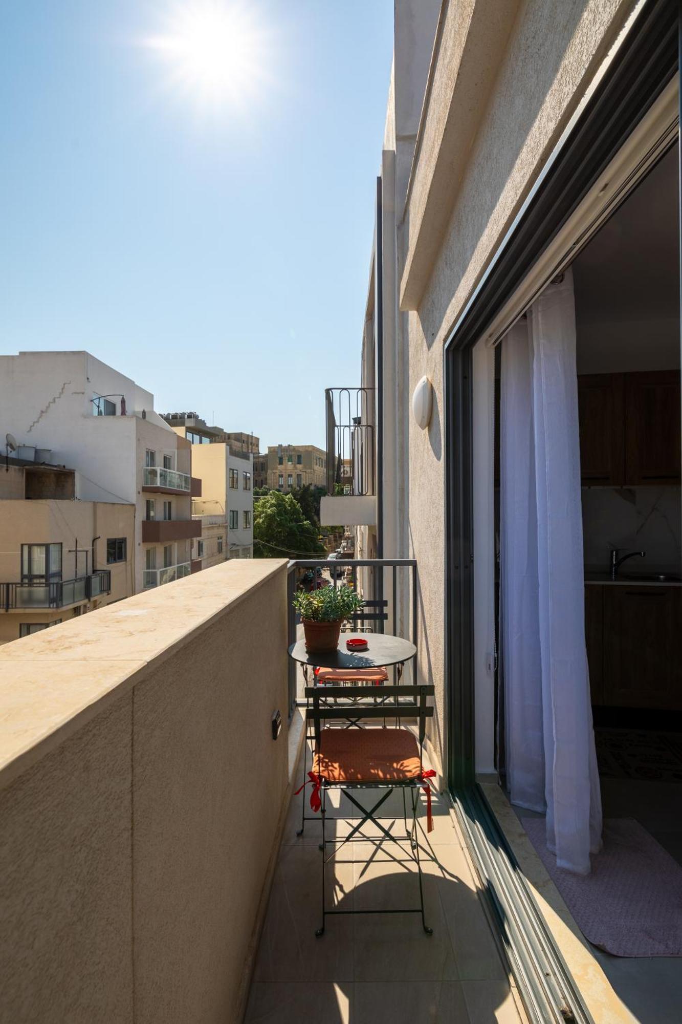 Modern 2Br Stylish Apartment With 2 Balconies - Close To St Julian'S & Sliema & Yacht Marina Pietà Eksteriør billede