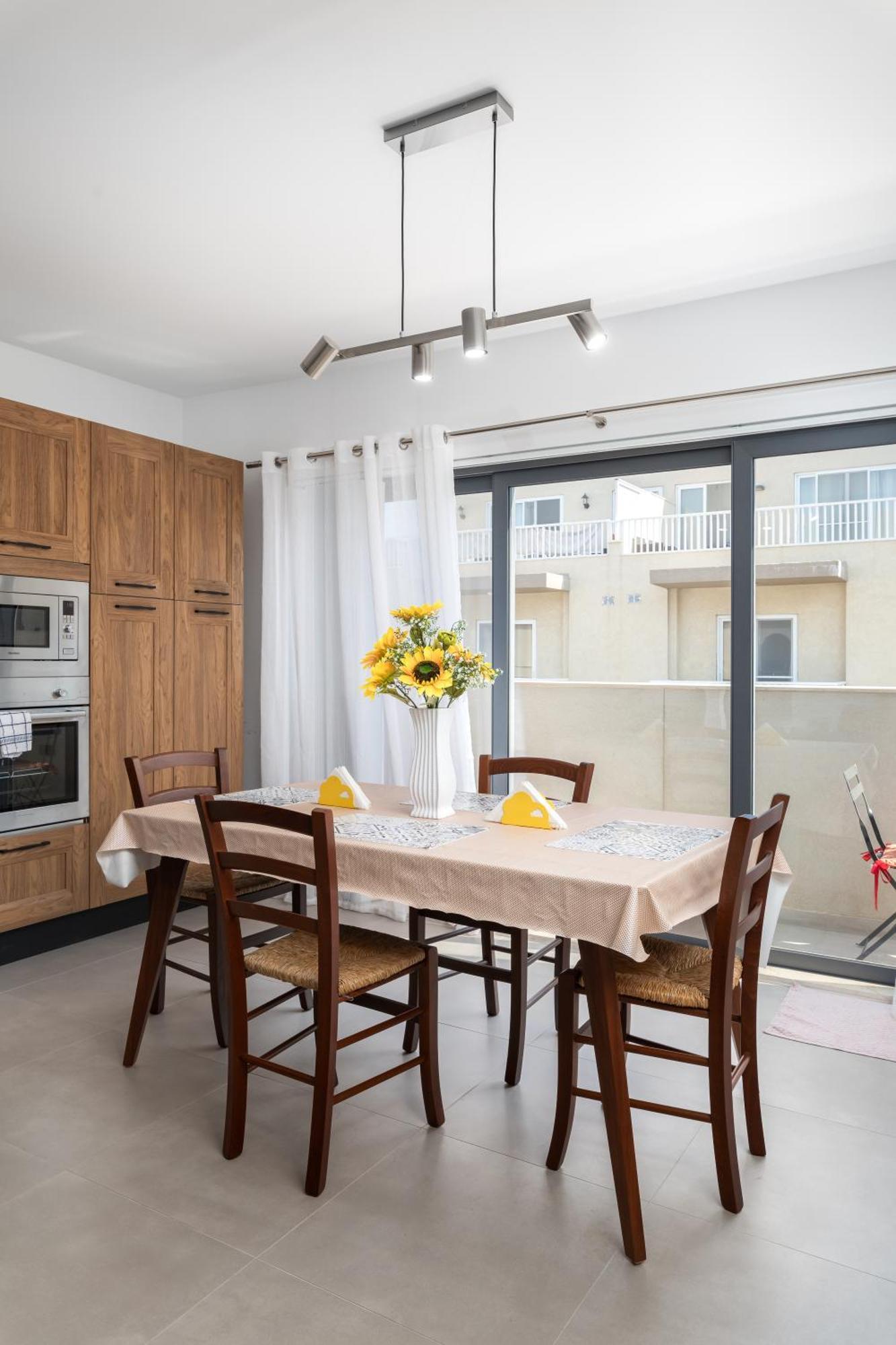 Modern 2Br Stylish Apartment With 2 Balconies - Close To St Julian'S & Sliema & Yacht Marina Pietà Eksteriør billede